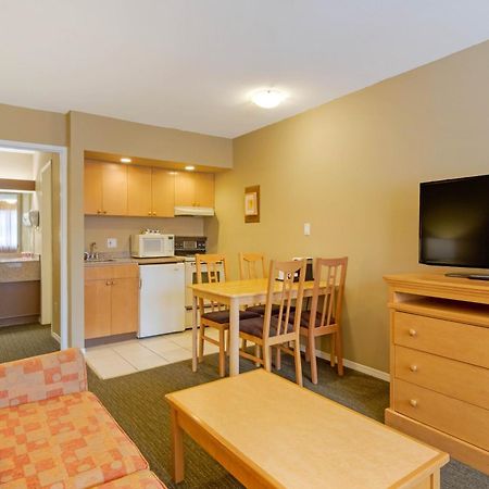 Econo Lodge Inn & Suites Норт Ванкувър Екстериор снимка