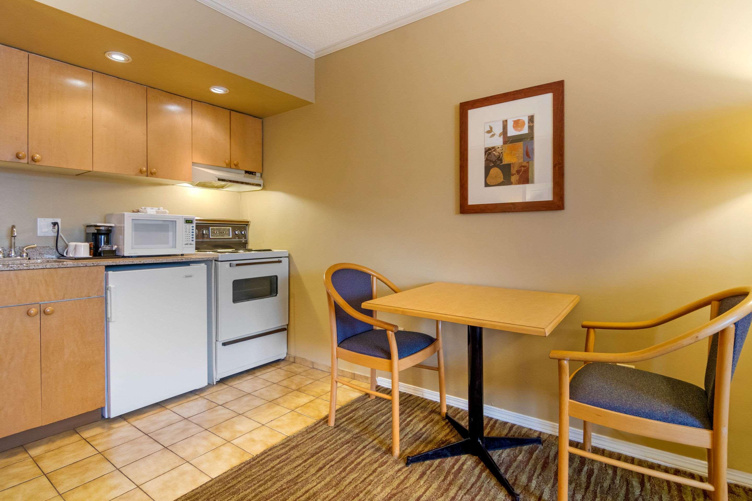 Econo Lodge Inn & Suites Норт Ванкувър Екстериор снимка