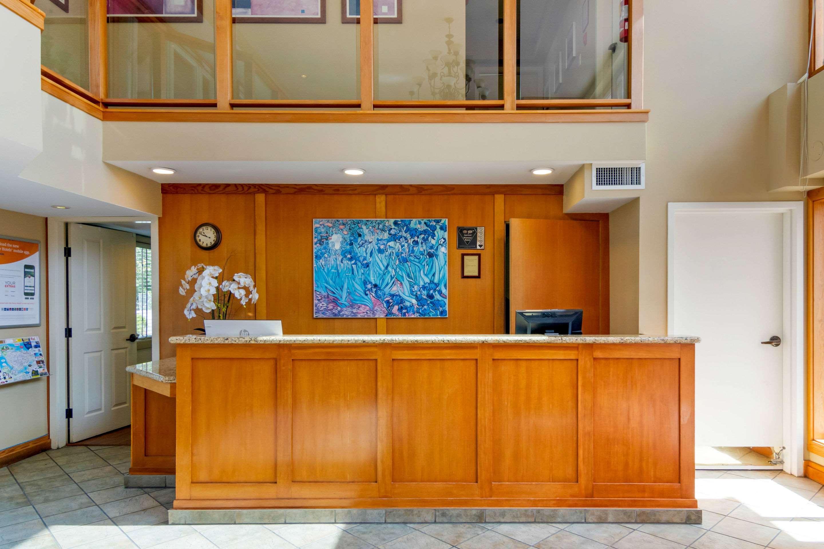 Econo Lodge Inn & Suites Норт Ванкувър Екстериор снимка