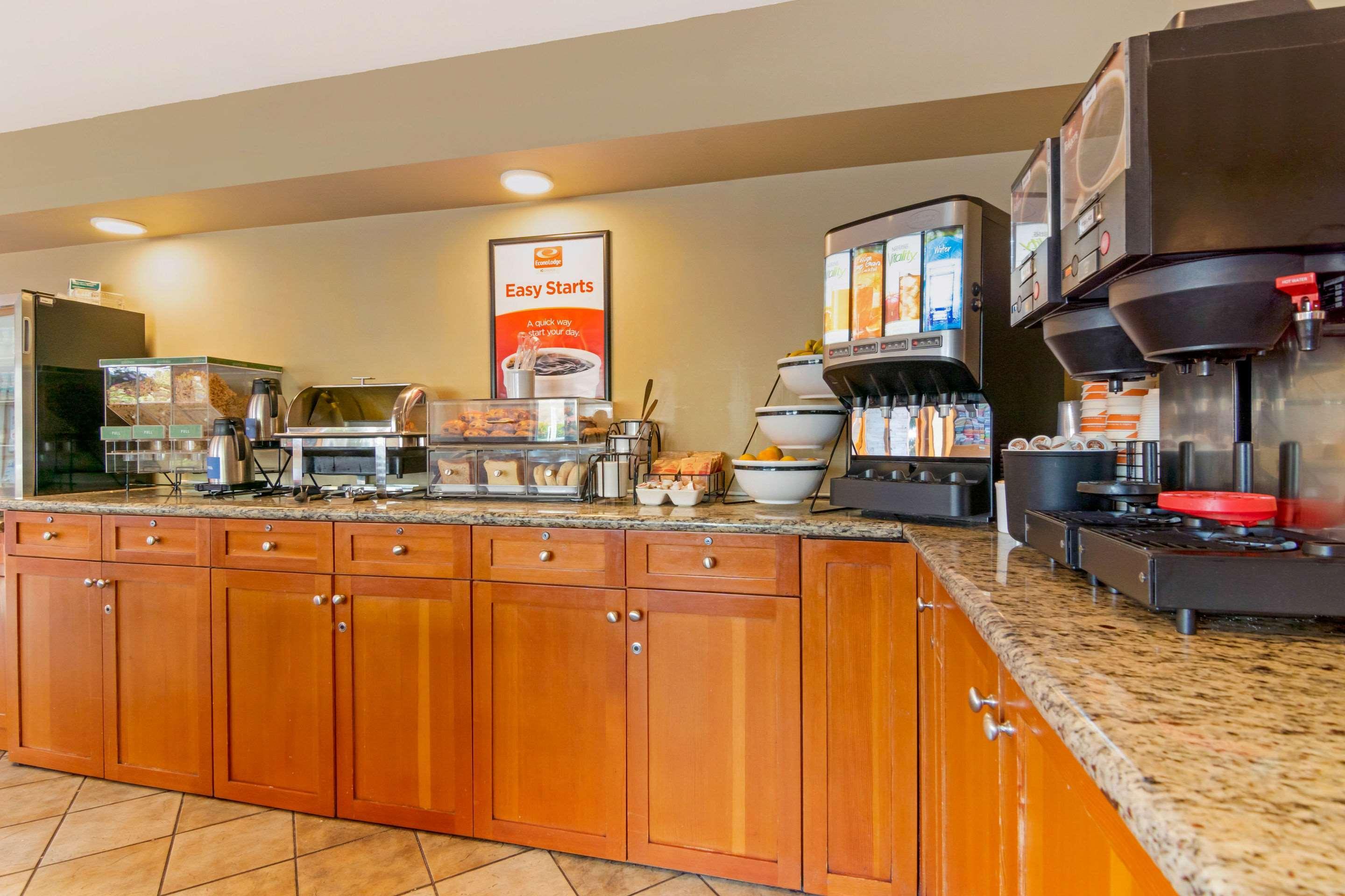 Econo Lodge Inn & Suites Норт Ванкувър Екстериор снимка