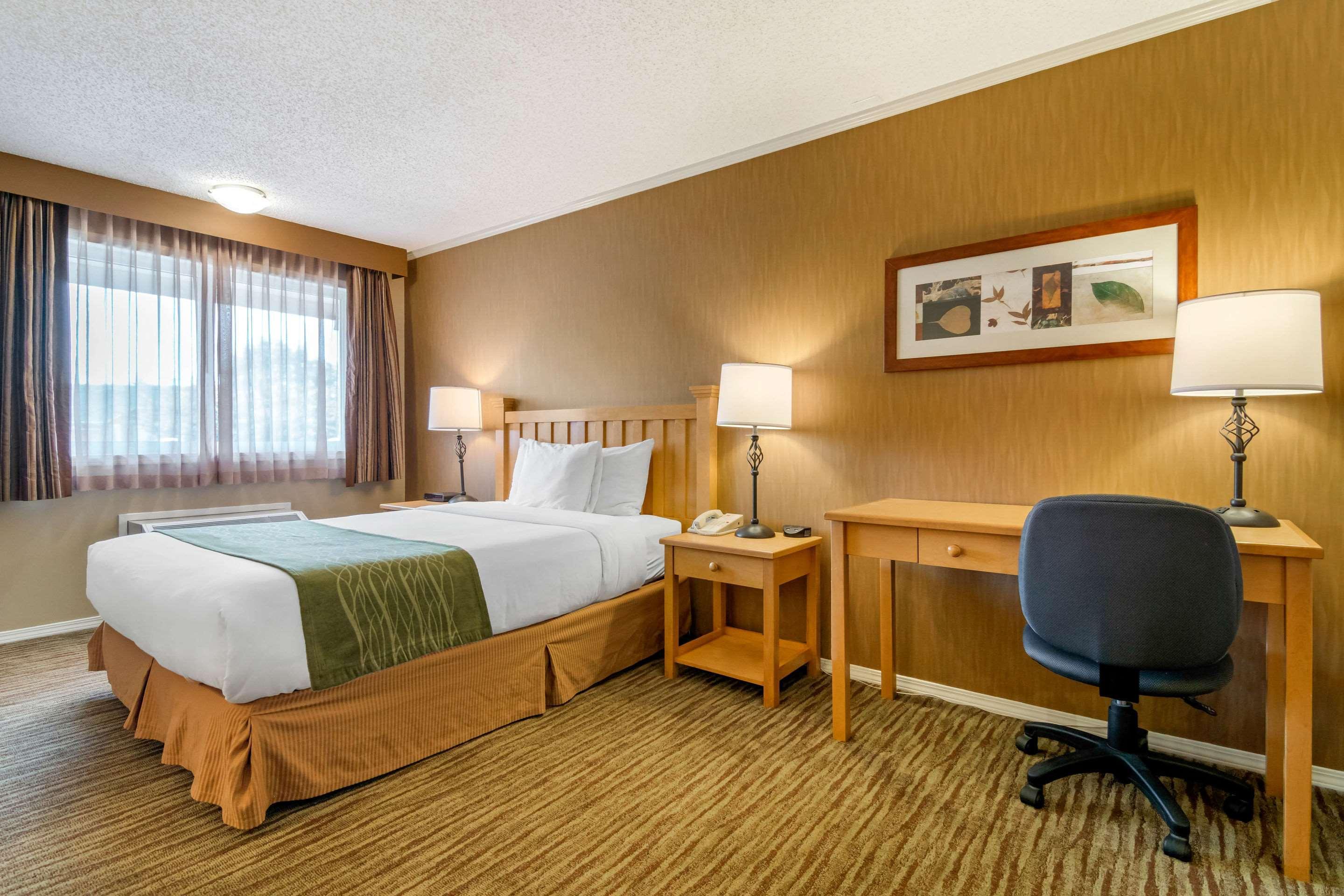 Econo Lodge Inn & Suites Норт Ванкувър Екстериор снимка