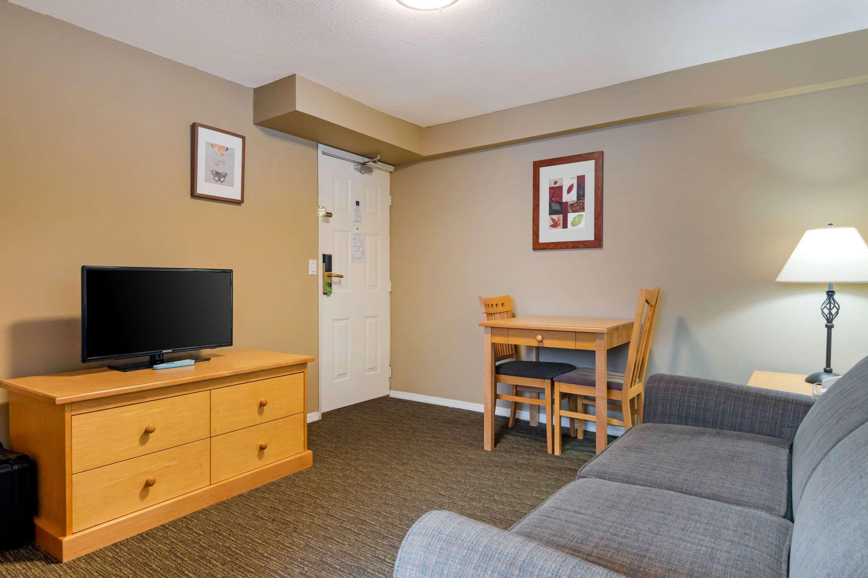 Econo Lodge Inn & Suites Норт Ванкувър Екстериор снимка