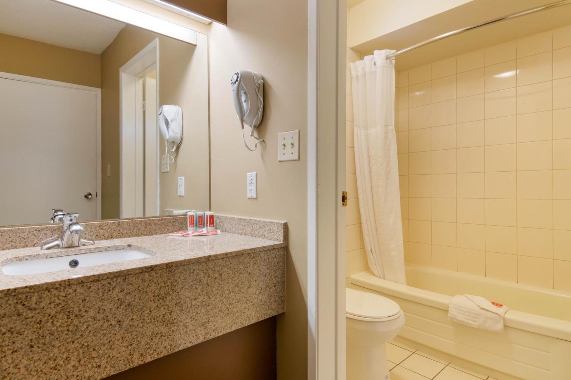 Econo Lodge Inn & Suites Норт Ванкувър Екстериор снимка